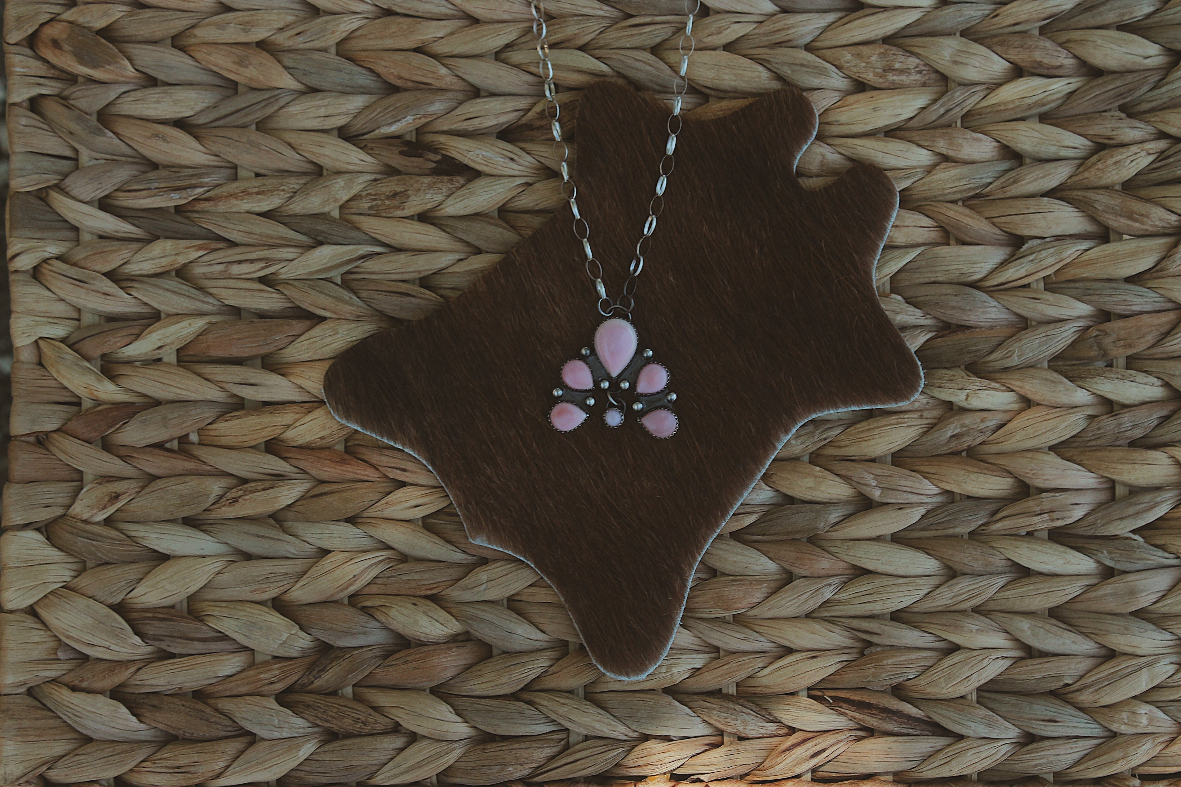 Naja Style Pink Conch Necklace